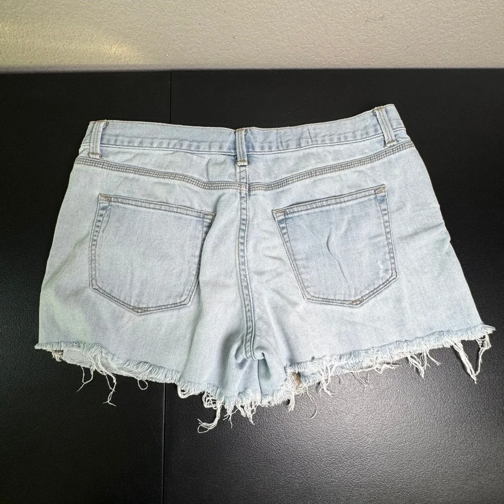 Gap 1969 Sexy Boyfriend Shorts Light Wash Distressed Denim W30 Button Fly